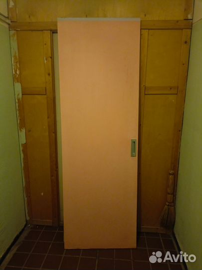 Дверь раздвижная на подвесном механизме