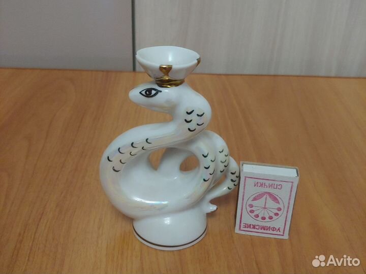 Фарфоровые статуэтки змея