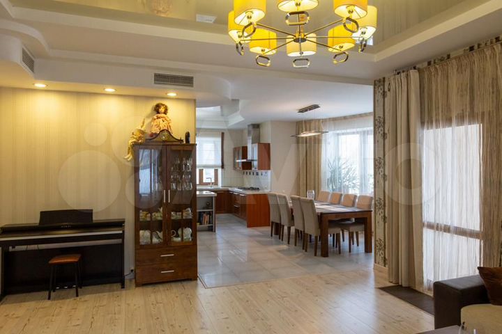 Дом 350 м² на участке 13 сот.