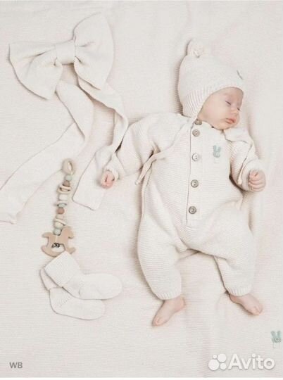 Комплект шапка и комбинезон для новорожденного
