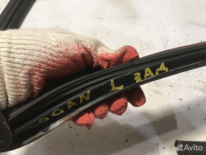 Уплотнитель задней двери Renault Logan