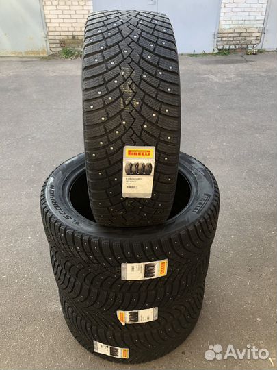 Pirelli Ice Zero 2 285/45 R22