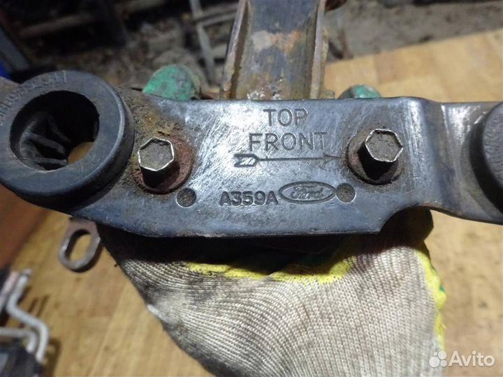 Опора двигателя левая Ford Mondeo II 1996-2000