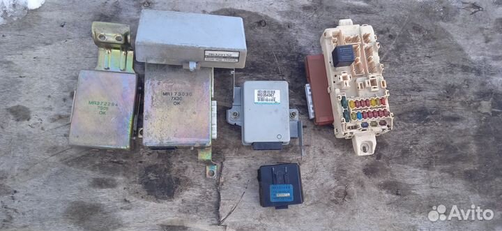 Блок управления Mitsubishi Diamante 2