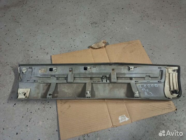 Молдинг дверной задний правый Toyota Land Cruiser