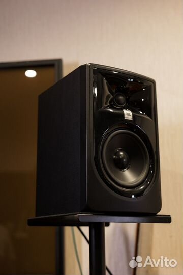 Пара мониторов JBL 305P mkii