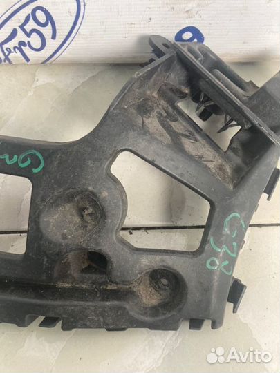 Кронштейн бампера задний правый Renault Captur J5