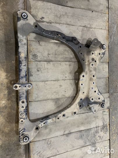 Подрамник на toyota camry 70