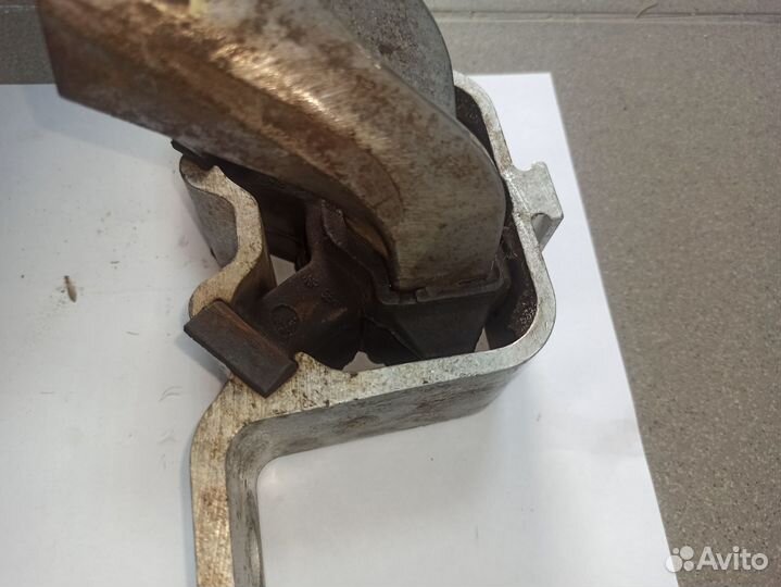 Подушка двигателя правая LADA x-ray с кронштейном