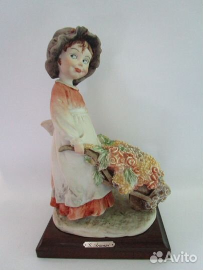 Редкая статуэтка цветочница Армани каподимонте