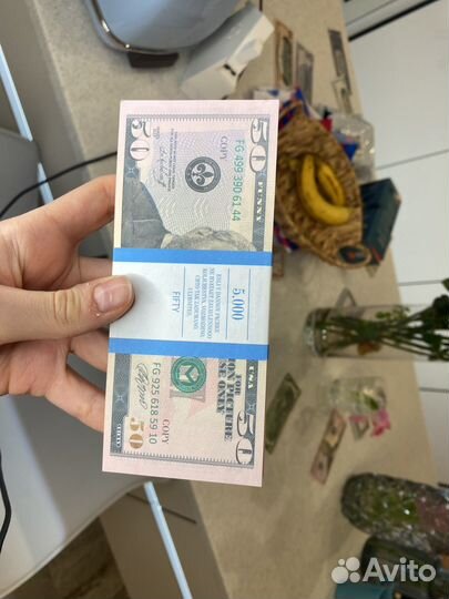 Пачка шуточных долларов