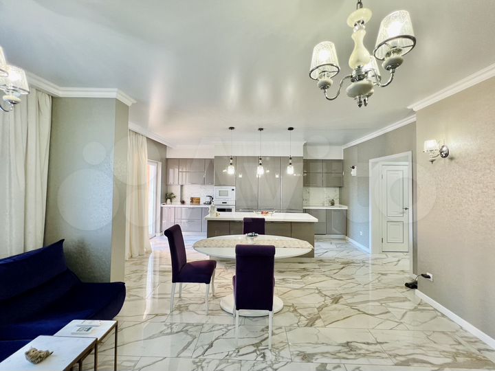 3-к. квартира, 104,3 м², 2/5 эт.