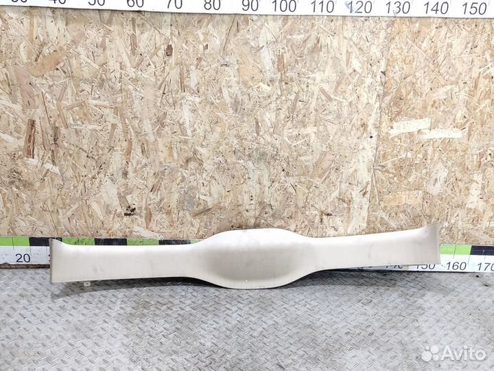 Обшивка крышки багажника Volkswagen Touareg 2002 2