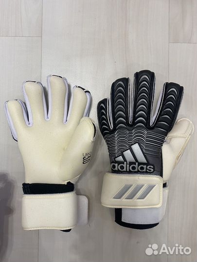 Вратарские перчатки adidas