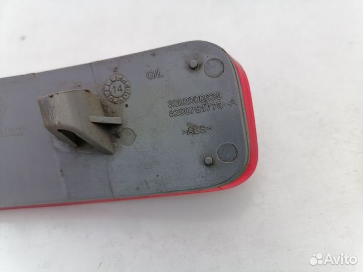 Левый катафот заднего бампера Logan Largus