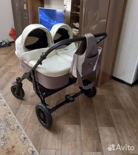 Коляска для двойни