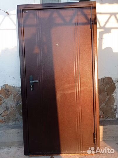Дверь входная металлическая