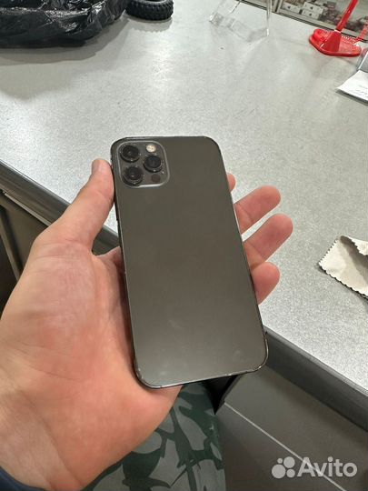 Телефон iPhone 12 про