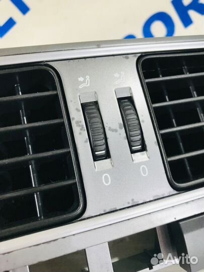 Дефлектор центральный volkswagen polo 5 1.6 ат сед