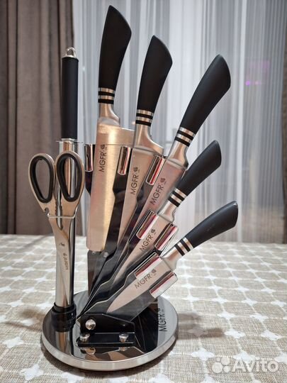 Набор кухонных ножей с подставкой