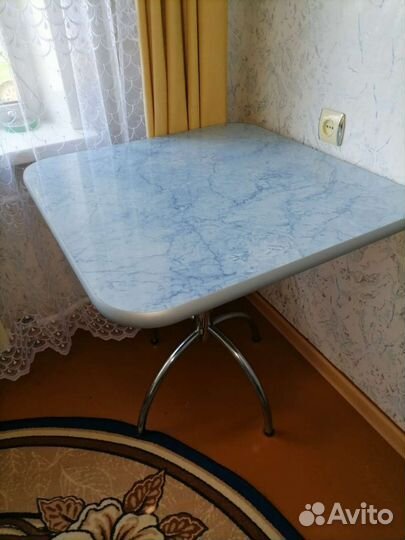 Кухонный стол