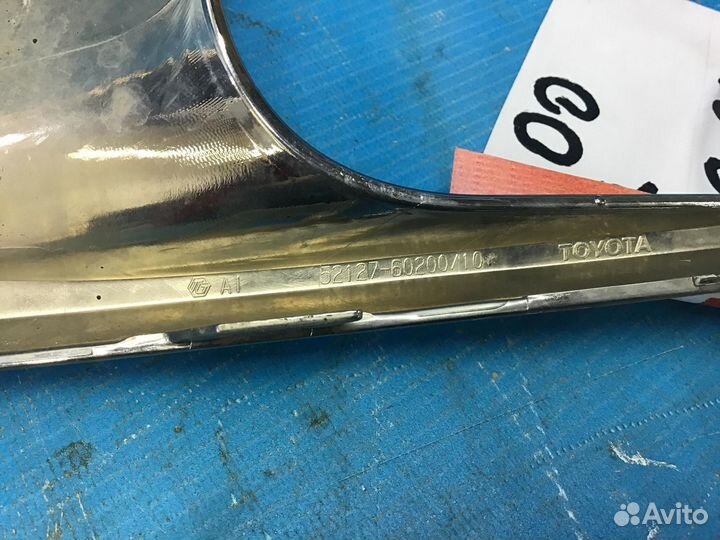 Рамка противотуманой фары правой Toyota Land Cruis