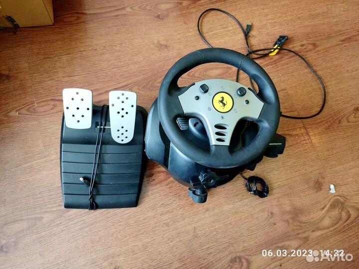 Игровой руль с педалями Thrustmaster