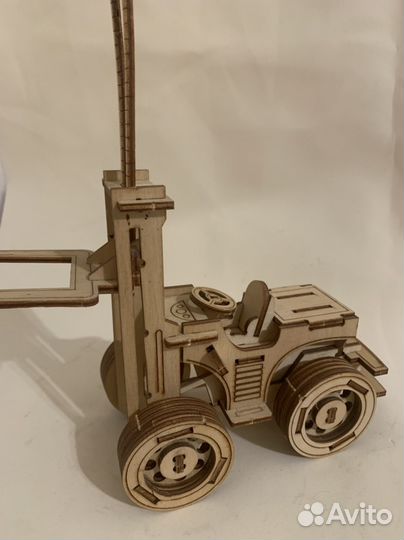 Деревянный конструктор «погрузчик»