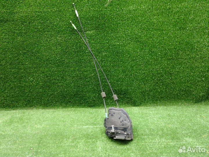 Замок двери задний левый Toyota Rav4 XA30