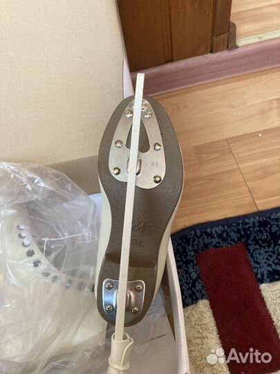 Коньки фигурные (34 размер)