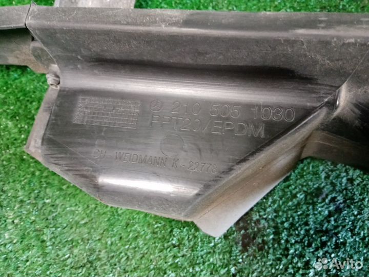 Дефлектор радиатора Mercedes-Benz E320 W210 M104