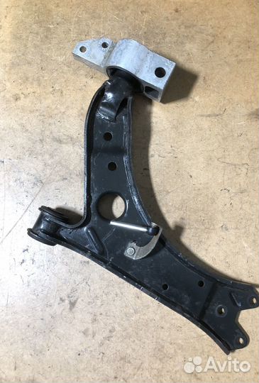 Рычаг передний нижний левый правый VW Golf 5