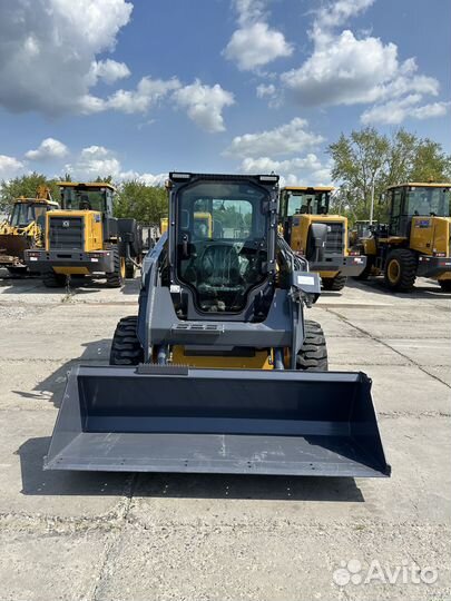 Мини-погрузчик XCMG SR760RU, 2023