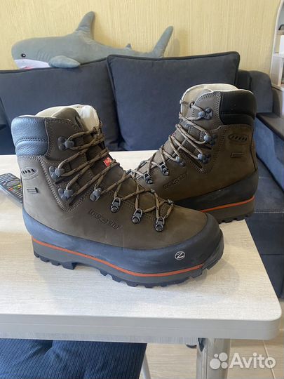 Треккинговые ботинки