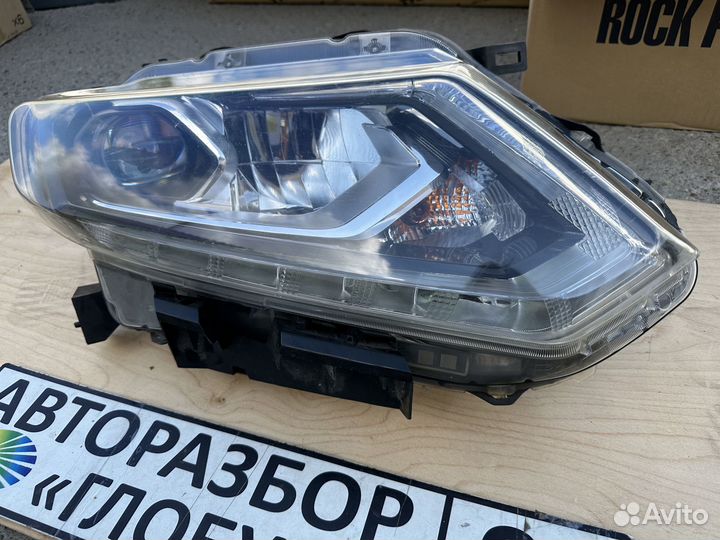 Фара правая Nissan X-trail