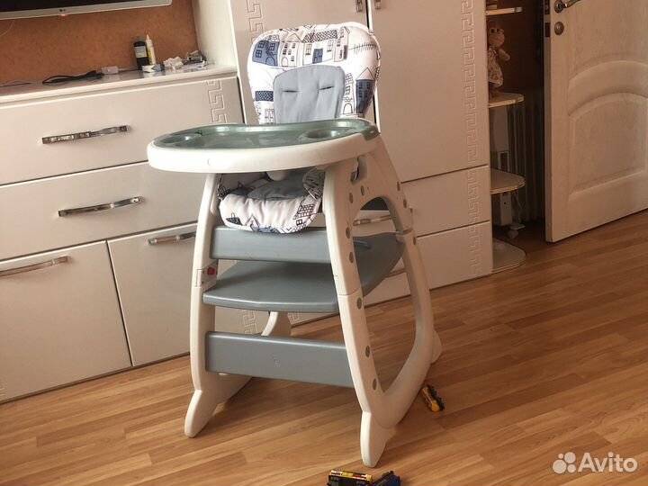 Детский стульчик для кормления