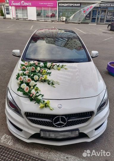 Свадебное украшение на машину