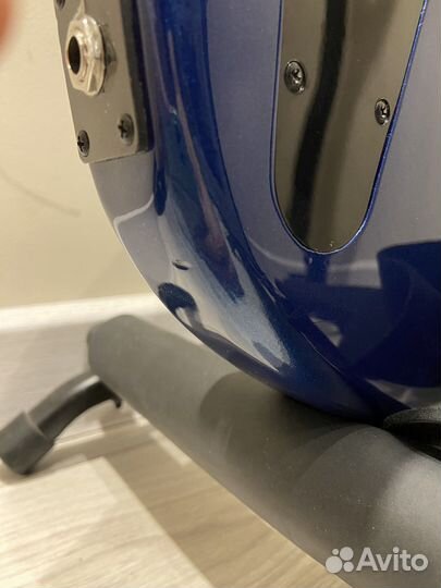 Бас гитара и комбик комплект