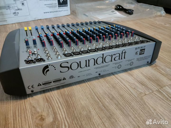 Микшерный пульт Soundcraft Spirit E12