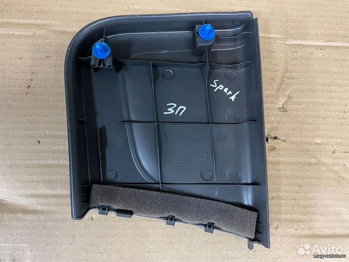 Накладка двери внутренняя правая Chevrolet Spark 3