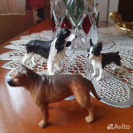Коллекция фигурок собак