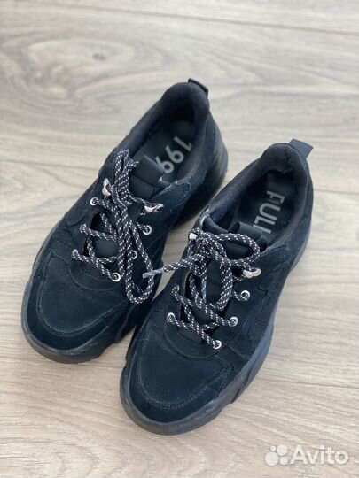 Кроссовки pull bear