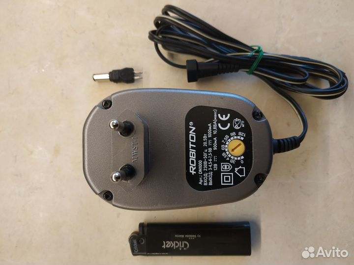 Универсальный адаптер питания