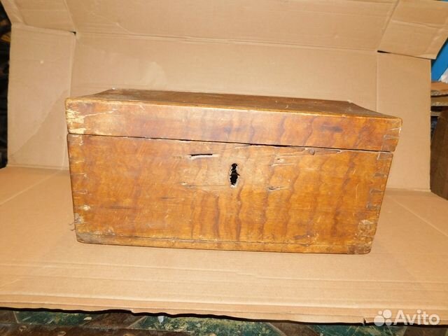 Антикварный, деревянный сундучок-ларец Р.И