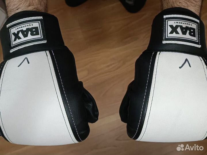 Перчатки для кикбоксинга