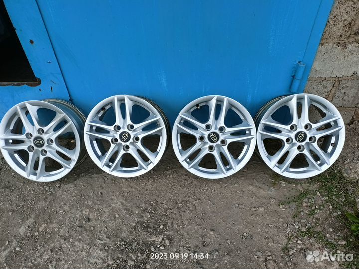 Продам 4 литых дисков