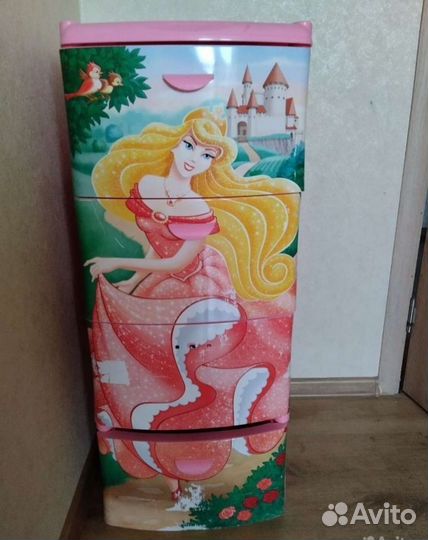 Детский комод и игрушки