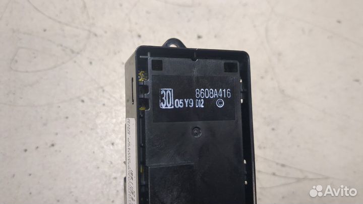 Кнопка стеклоподъемника Mitsubishi Outlander 2018