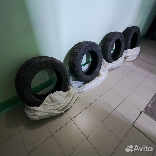 Bridgestone Blizzak Spike-01 225/65 R17