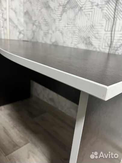 Угловой компьютерный стол